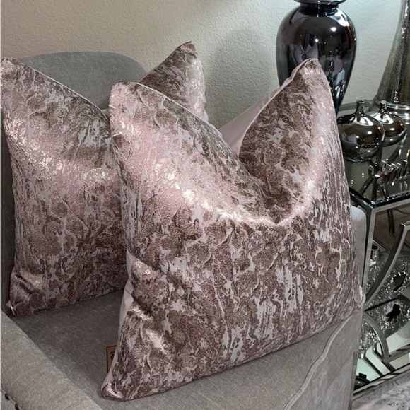 1-NWT CALDEIRA ABSTRACT DESIGN
DECORATIVE PILLOWS (Read description for details) - Picture 8 of 12